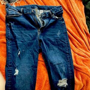 Too big for me. Barely worn.